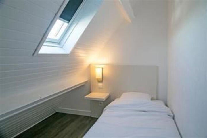 Room 38 of 60