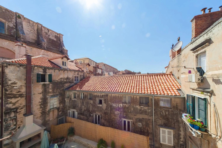 Exterior of Casa Nobile in old town by AULA