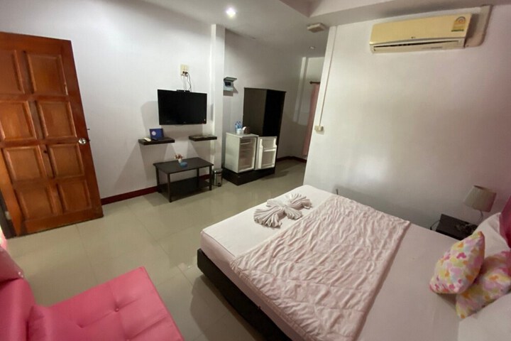 Room 6 of 17