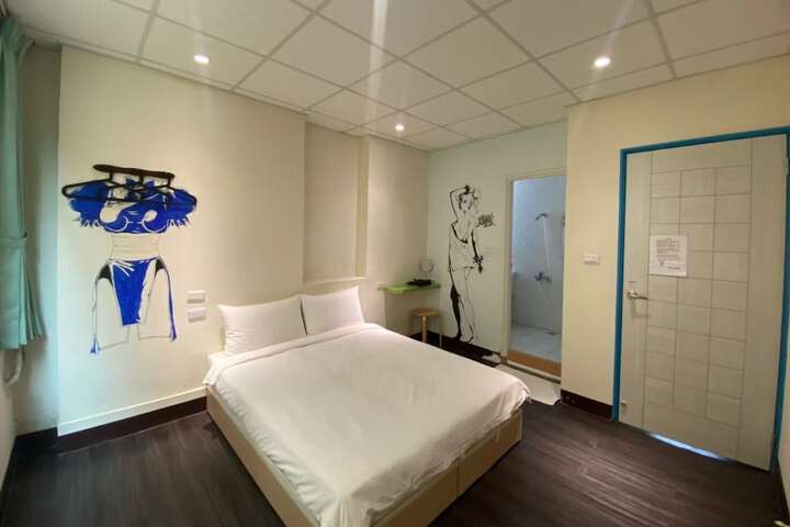 Room 4 of 6