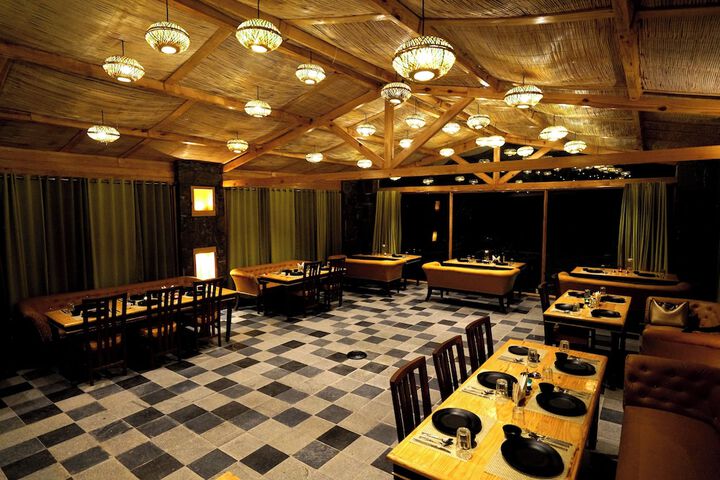Dining 32 of 56
