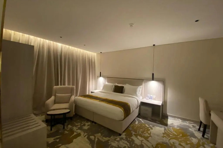 Room 5 of 10