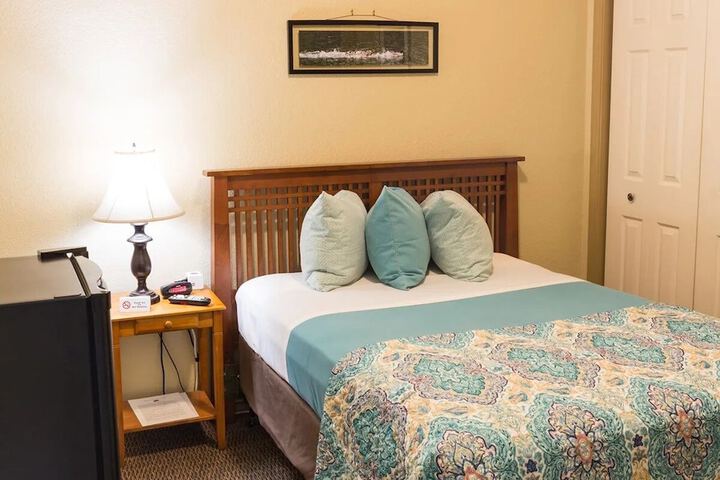 Room 8 of 118
