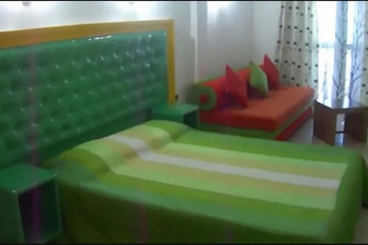 Room 4 of 10