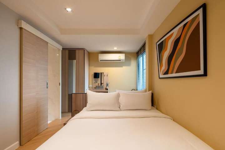 Room 11 of 35
