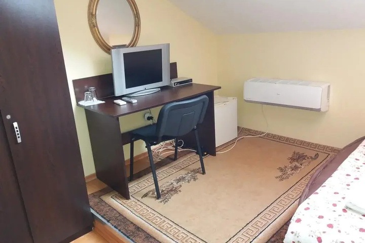 Room 10 of 26