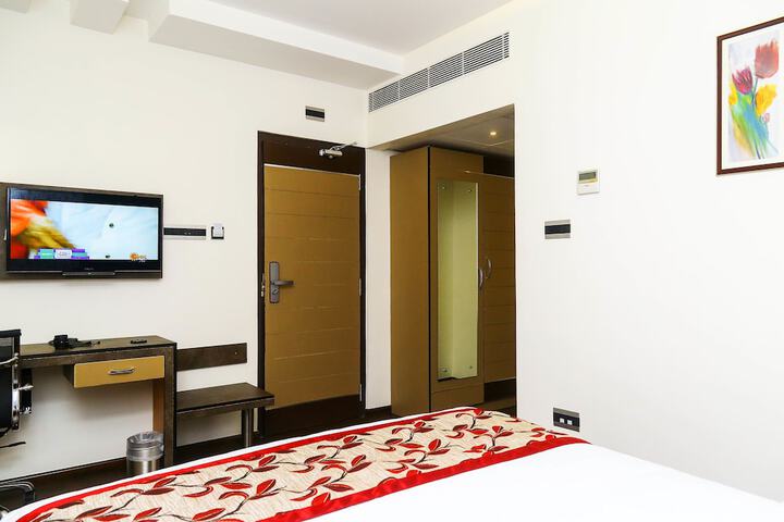 Room 4 of 17