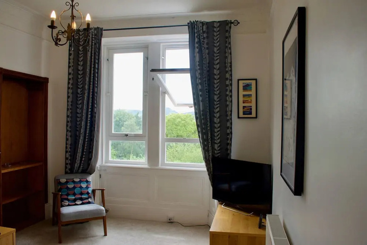 Room 2 of 11