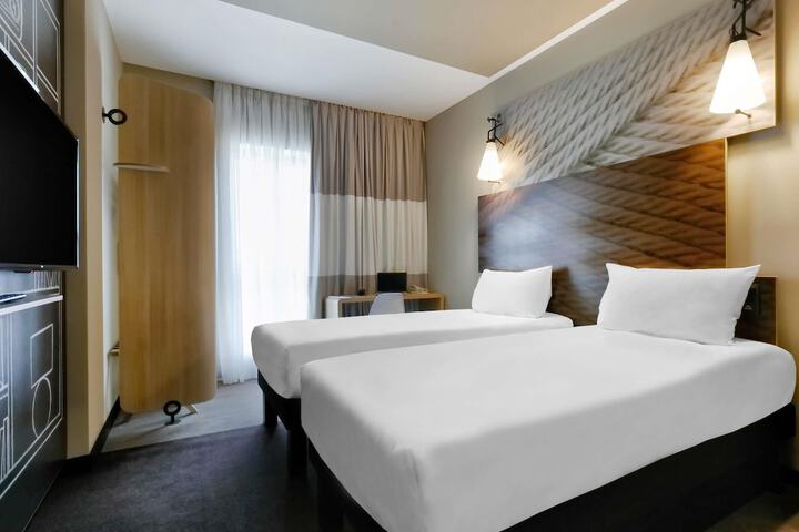Room 14 of 42