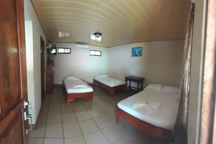 Room 4 of 12