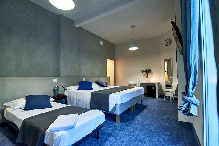 Room 18 of 104