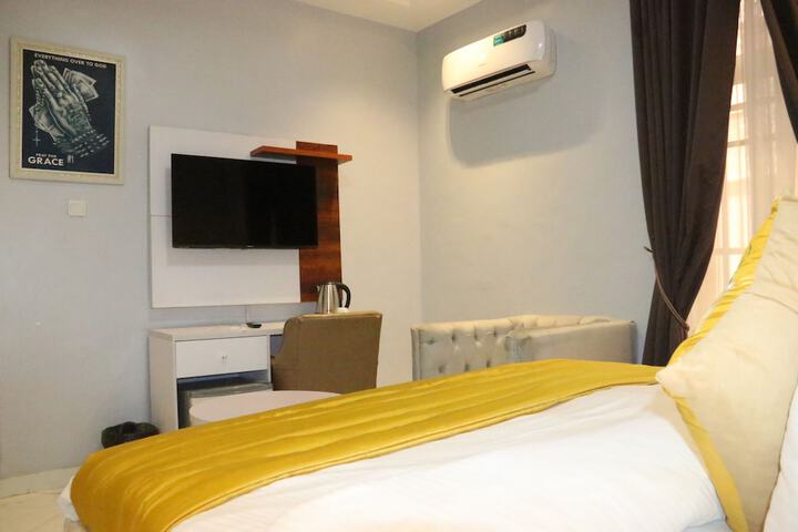 Room 6 of 22