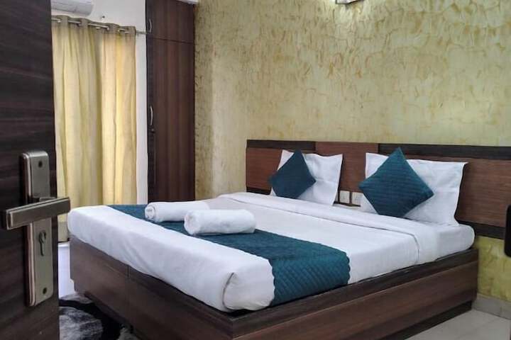 Room 12 of 17