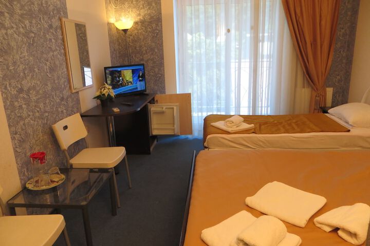 Room 7 of 24