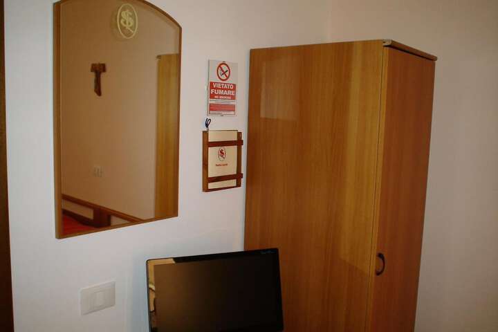 Room 16 of 51