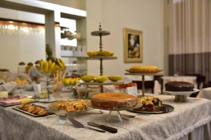 Dining 40 of 46