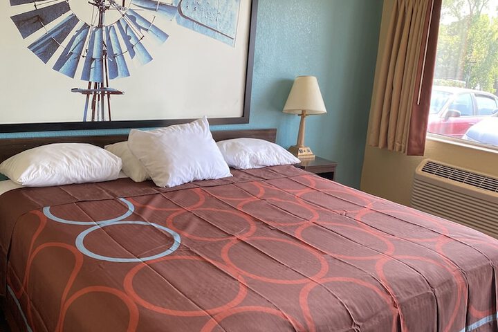 1 King Bed (1 of 9)