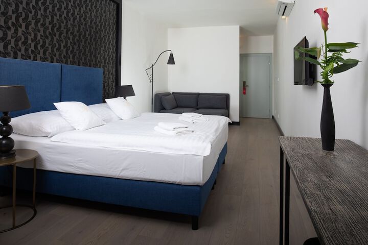 Room 22 of 39