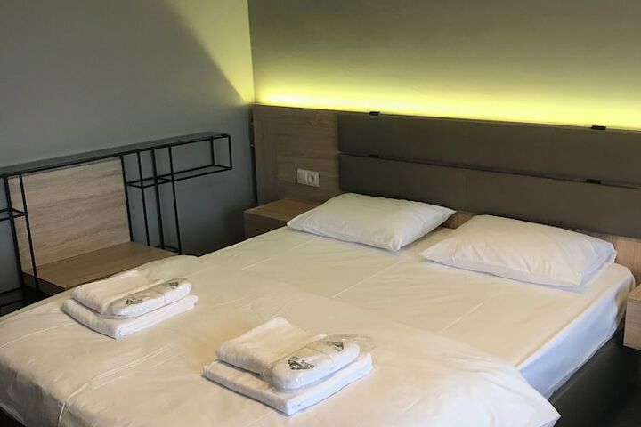 Room 2 of 7