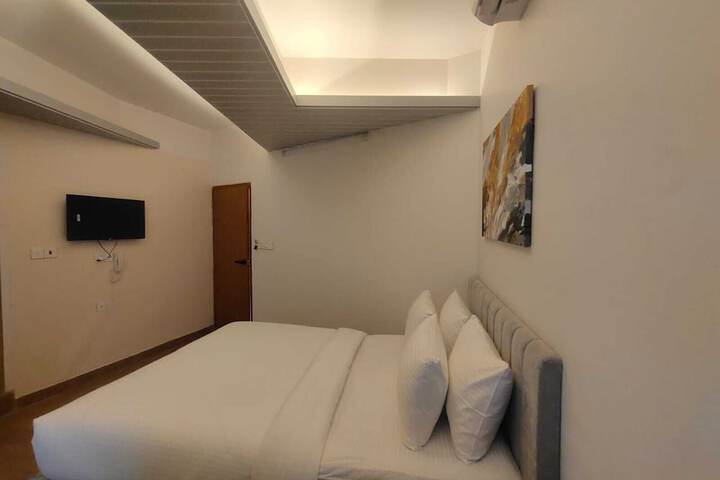 Room 16 of 30