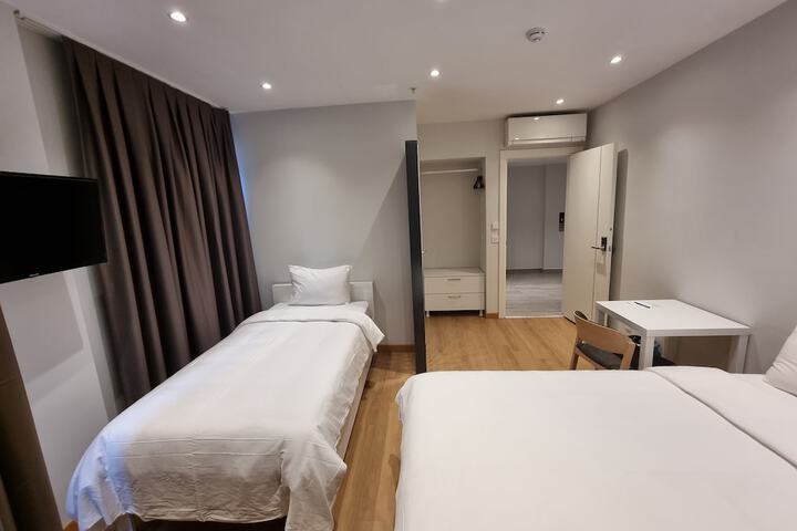 Room 9 of 20