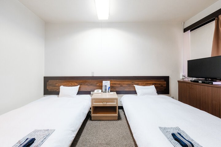Room 13 of 87