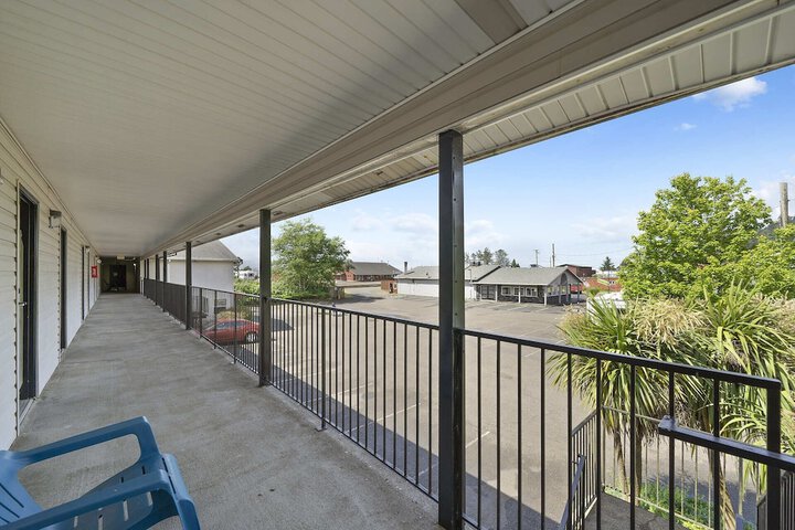 Ballroom/Hall 36 of 46