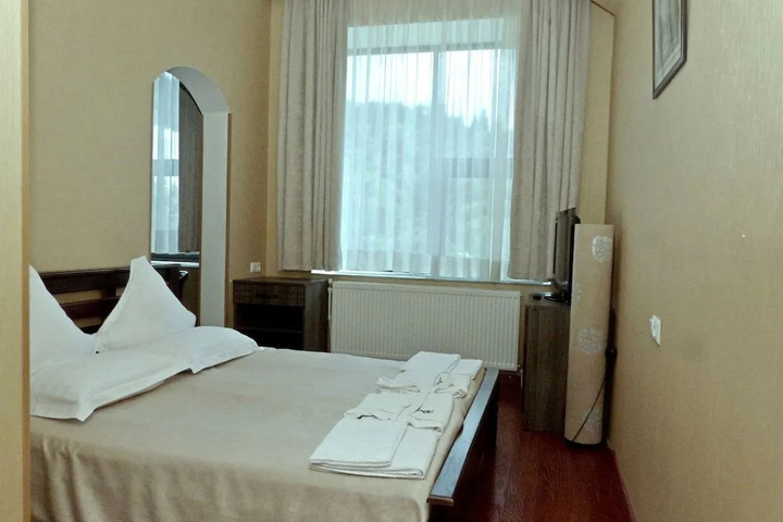 Room 3 of 12