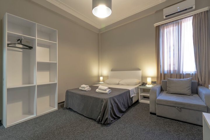 Room 14 of 77