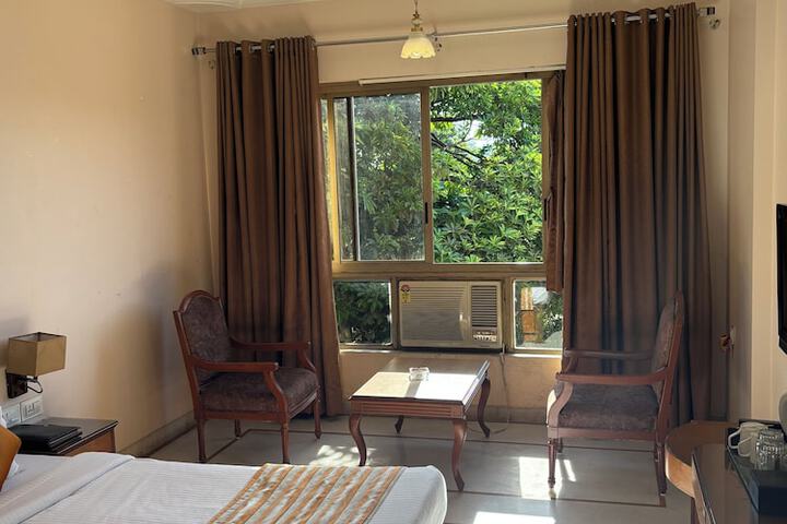 Room 6 of 73