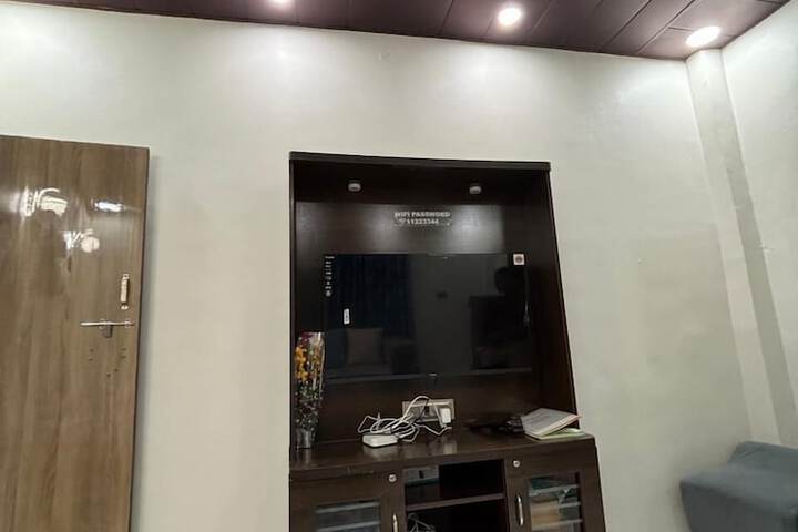 Room 3 of 12
