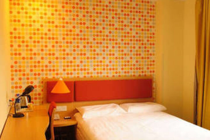 Room 10 of 20