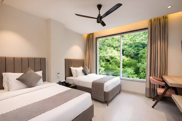 Room 4 of 7