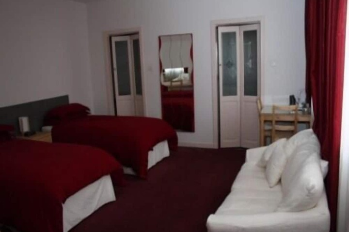 Room 5 of 10
