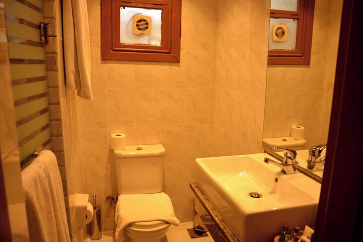 Room 44 of 103