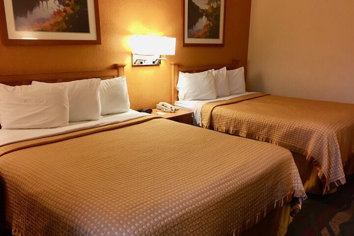 1 King Bed (2 of 18)