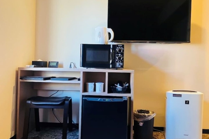 Room 13 of 27