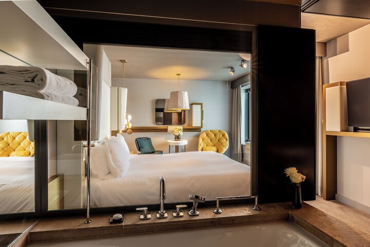Room 76 of 215