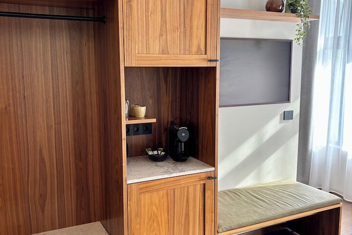 Room 3 of 32