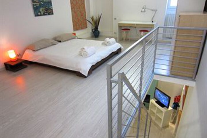 Room 83 of 159