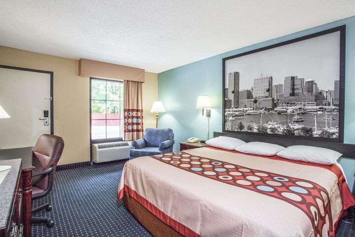 1 King Bed (5 of 11)