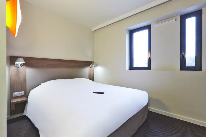 Room 17 of 43