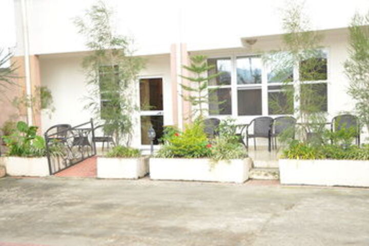 Hotel Exterior 7 of 29