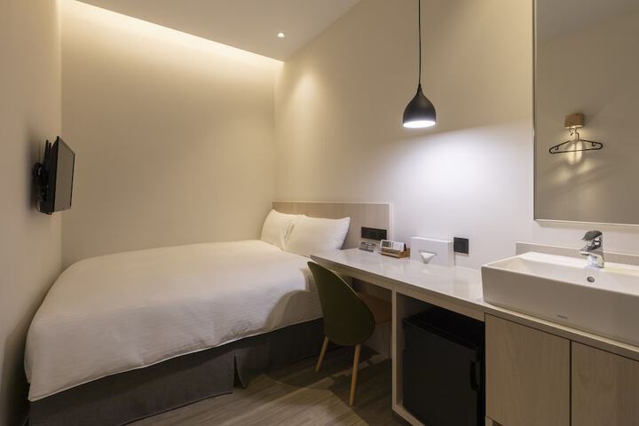 Room 16 of 66