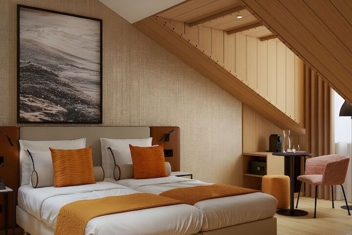 Room 10 of 21