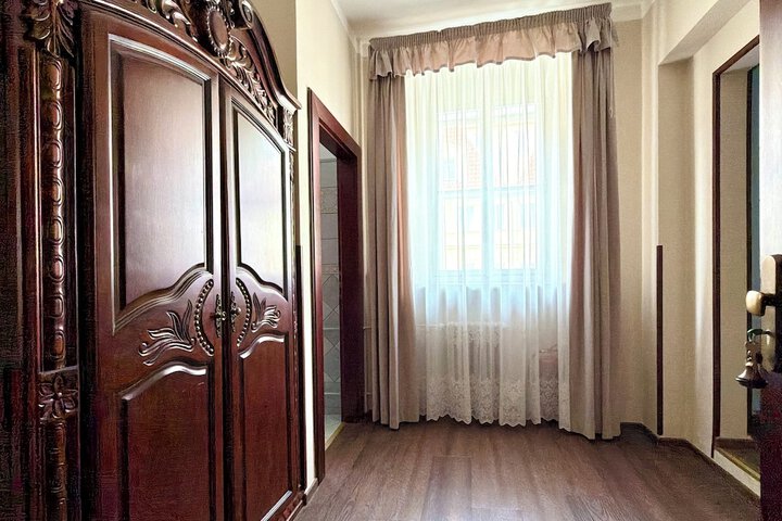 Room 32 of 72