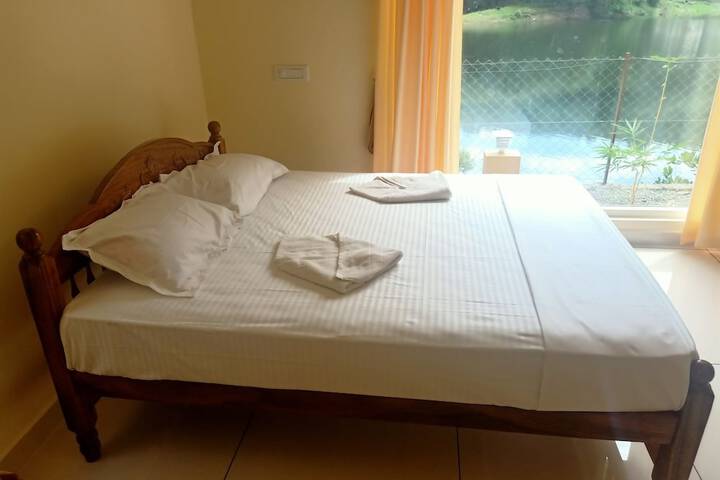 Room 2 of 8