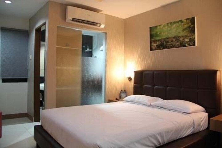 Room 10 of 67