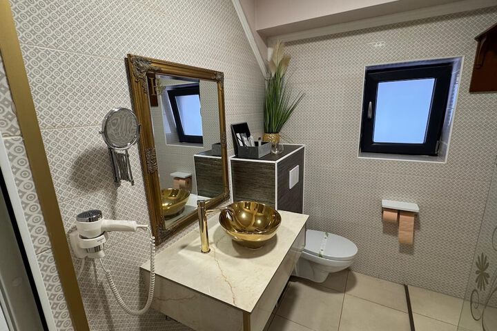 Room 10 of 21