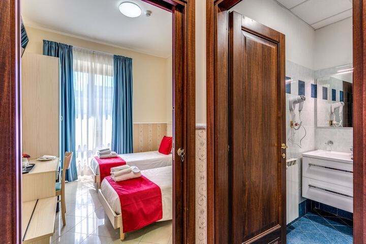 Room 10 of 87